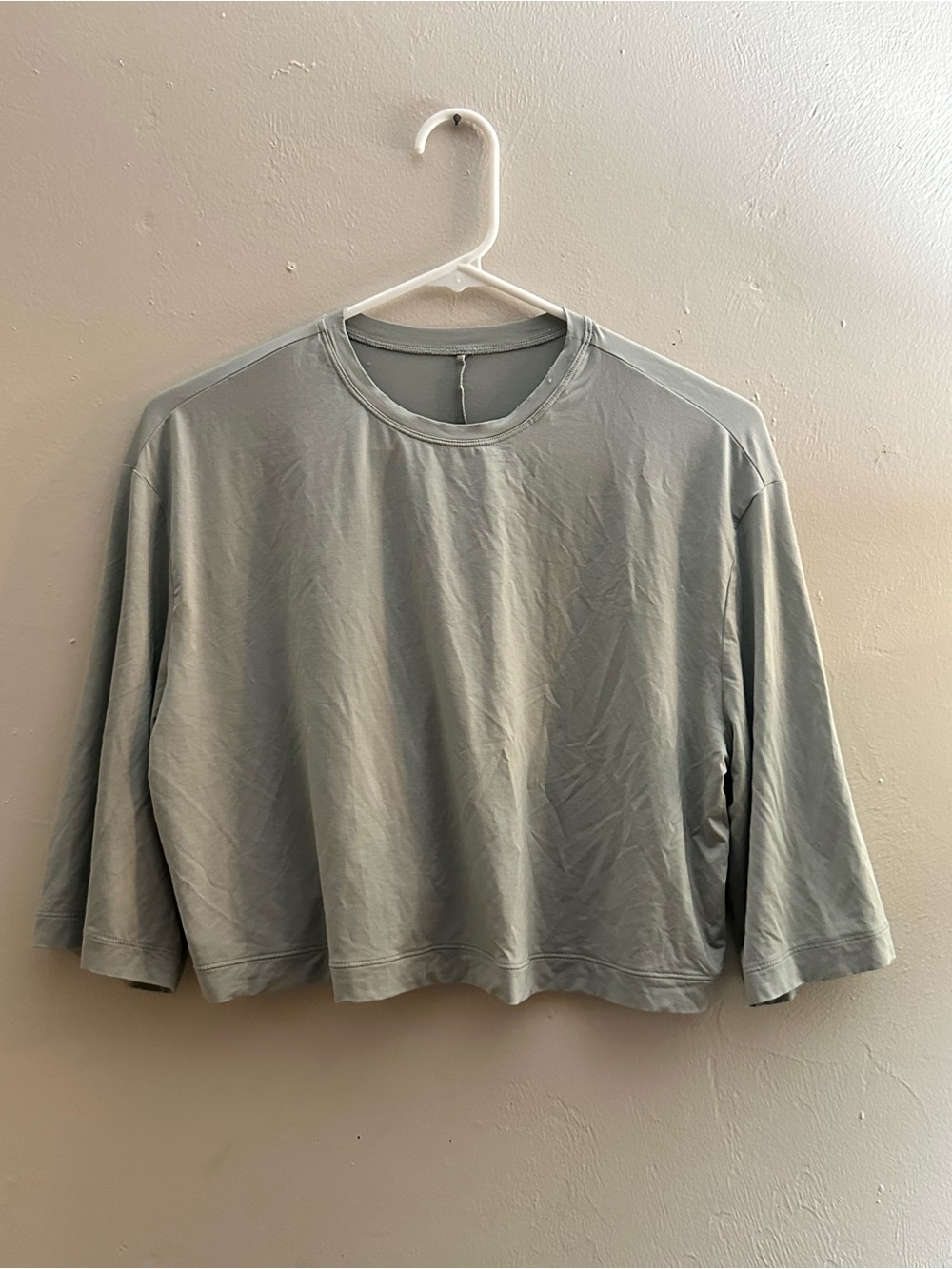 Lululemon Light Gray Cropped Long Sleeve Tee